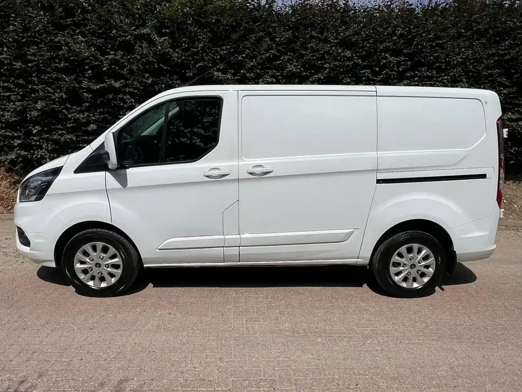 Used Ford Transit Custom Limited 130 HP (95 kW) 2021 White Van