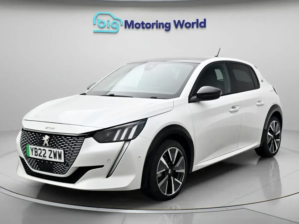 Used Peugeot e-208 Premium 100 kW (136 HP) 2022 White Hatchback