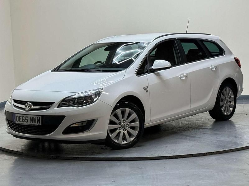 Used Vauxhall Astra Elite 2015 White Estate