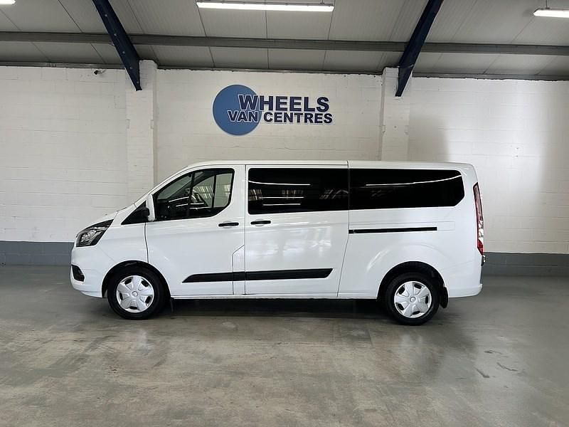 Used Ford Transit Custom Trend 2022 White Estate