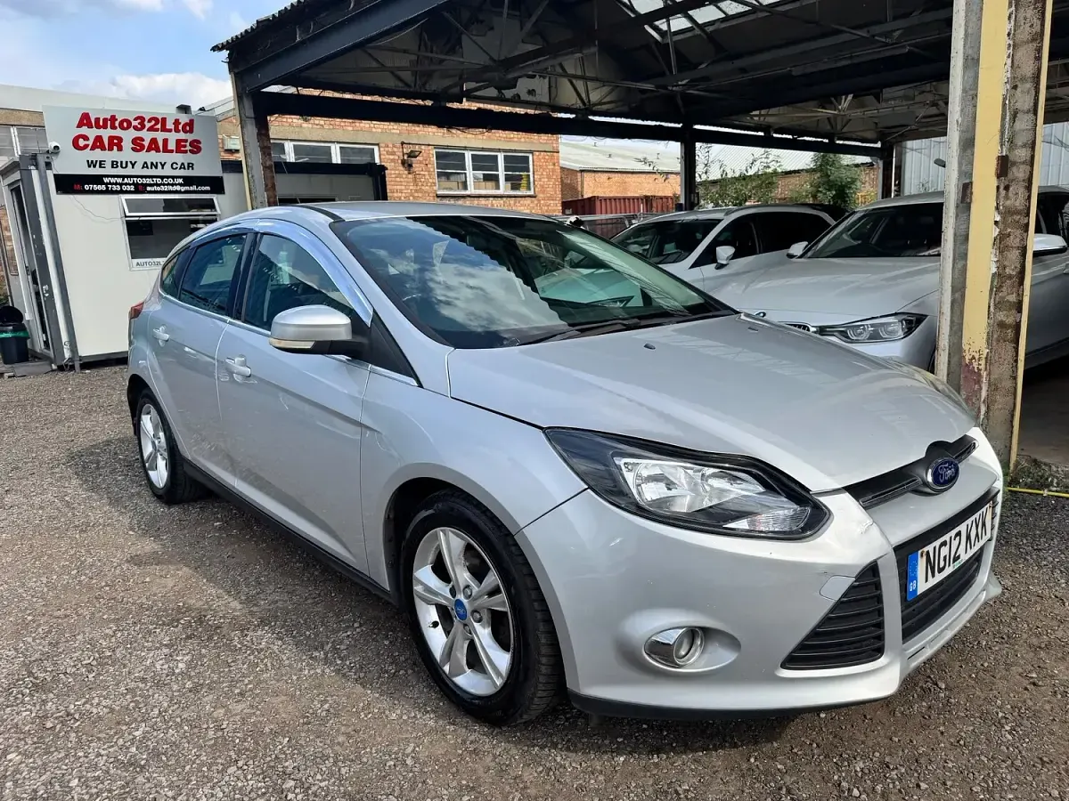 Used Ford Focus Zetec 115 HP (84 kW) 2012 Silver Hatchback