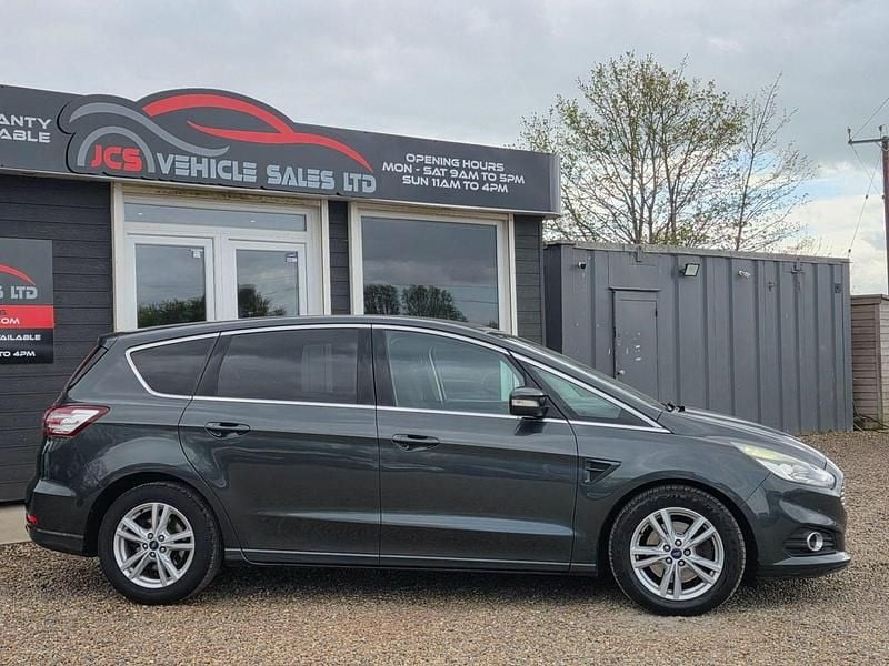 Used Ford S-MAX Titanium 180 HP (132 kW) 2017 Green MPV