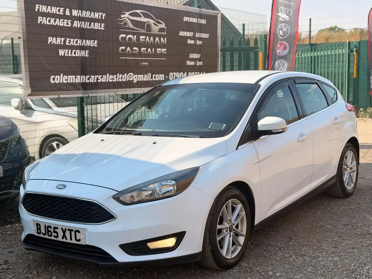 Used Ford Focus Zetec 2015 White Hatchback