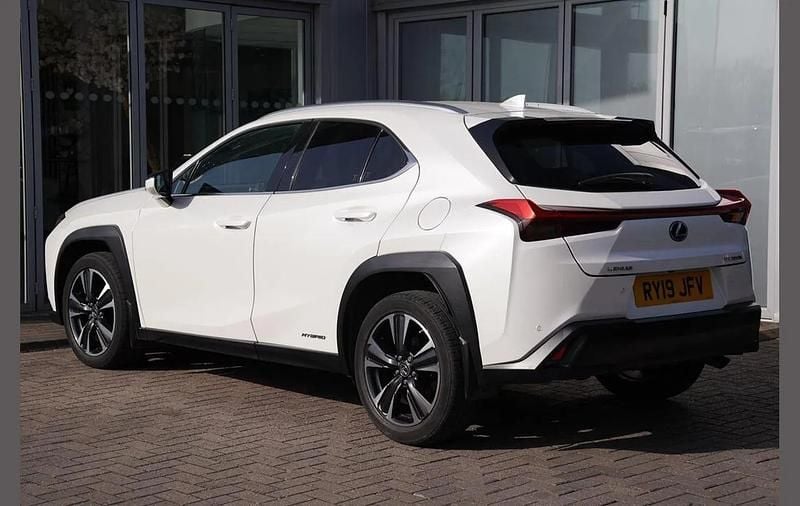Used Lexus UX 250h 180 HP (132 kW) 2019 White SUV