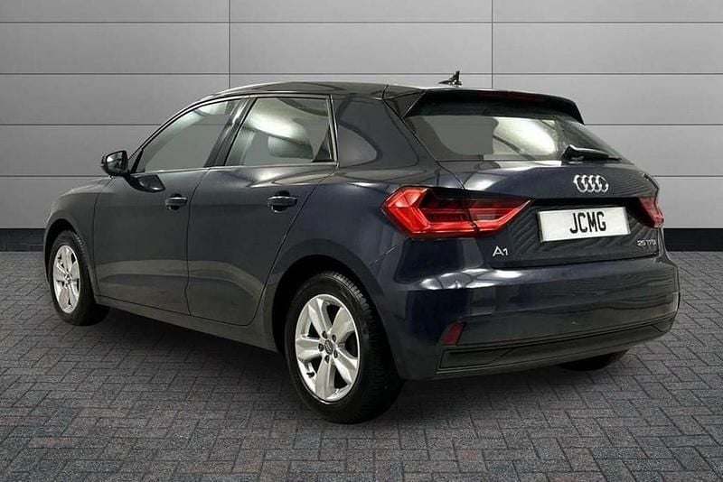Used Audi A1 Design 94 HP (69 kW) 2019 Blue Hatchback