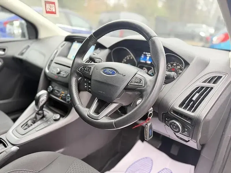 Used Ford Focus Zetec 125 HP (91 kW) 2017 Grey Hatchback
