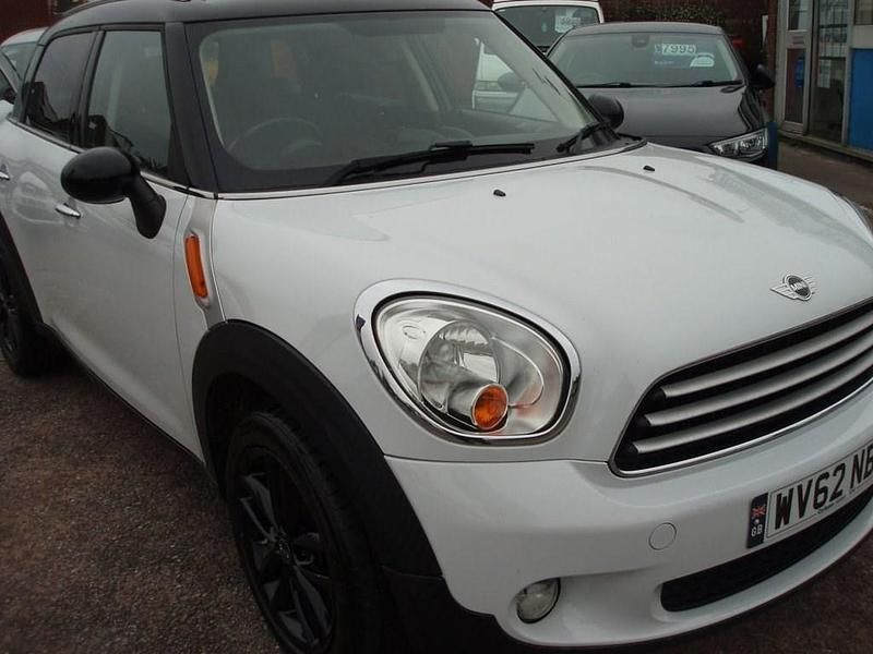 White Used 2012 Mini Cooper Countryman SUV | £4,695 (Fair price) - Image 1/4