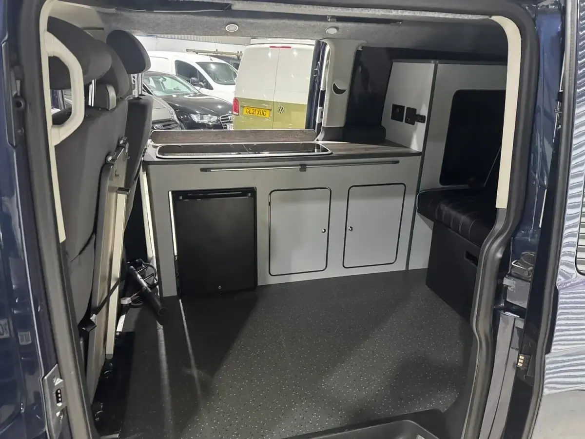 Used VW T5 SE 140 HP (102 kW) 2013 Blue Van