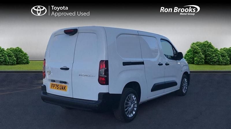 New Toyota Proace 120 HP (88 kW) 2025 White MPV