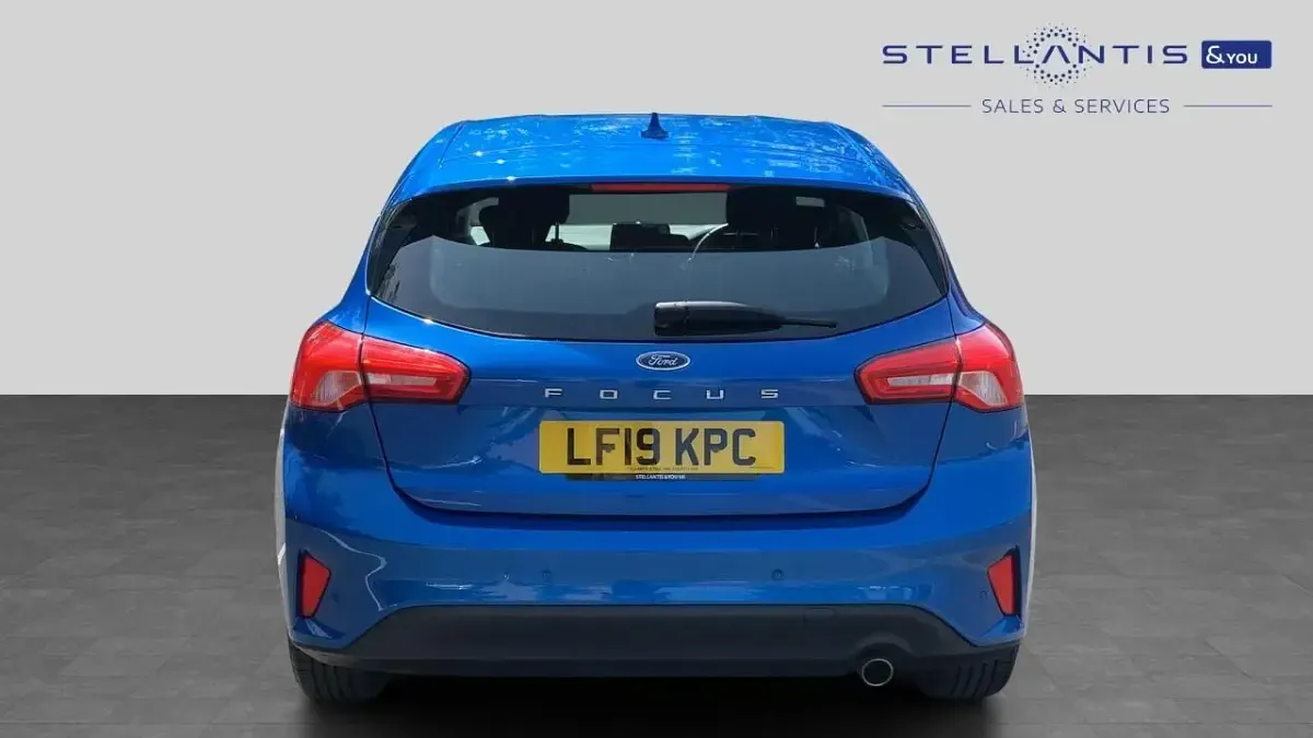 Used Ford Focus Titanium 123 HP (90 kW) 2019 Blue Hatchback