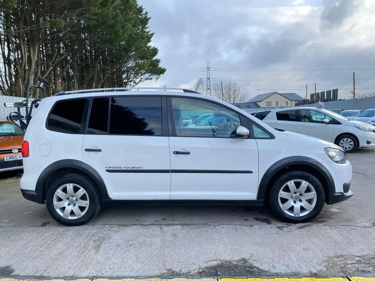 Used VW Touran SE 2013 White MPV