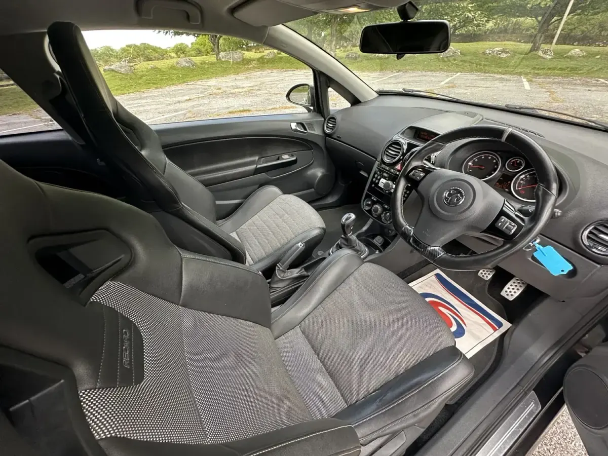 Second-hand Vauxhall Corsa 2013 Negru Hatchback
