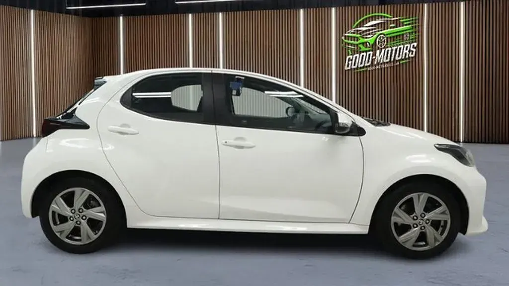 Used Toyota Yaris 116 HP (85 kW) 2025 White Hatchback