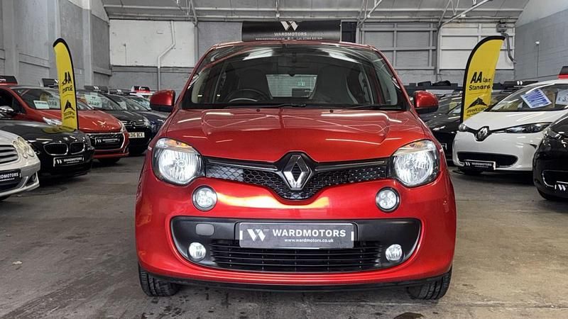 Used Renault Twingo Dynamique 90 HP (66 kW) 2016 Red Hatchback