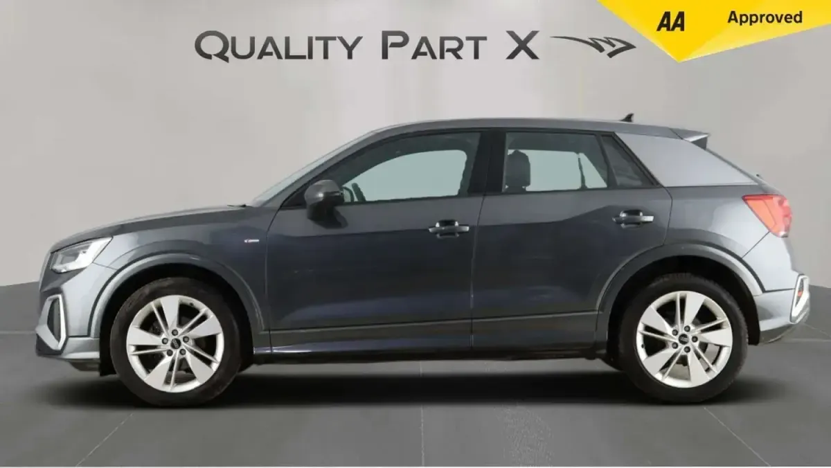 Begagnad Audi Q2 S-Line 2022 Grå SUV