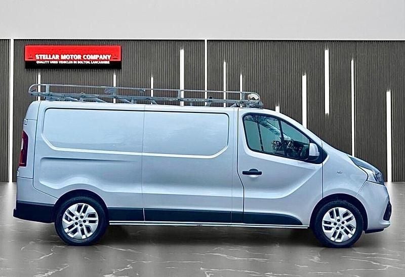 Used Renault Trafic 2016 Silver MPV