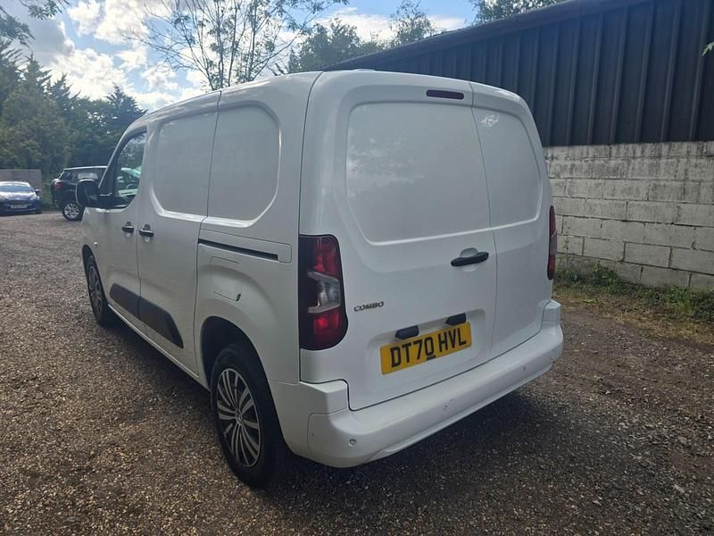 Used Vauxhall Combo Sportive 100 HP (73 kW) 2021 White Van