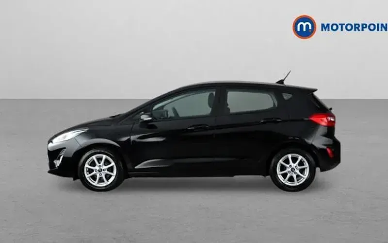 Usado Ford Fiesta Zetec 101 HP (74 kW) 2019 Preto Citadino