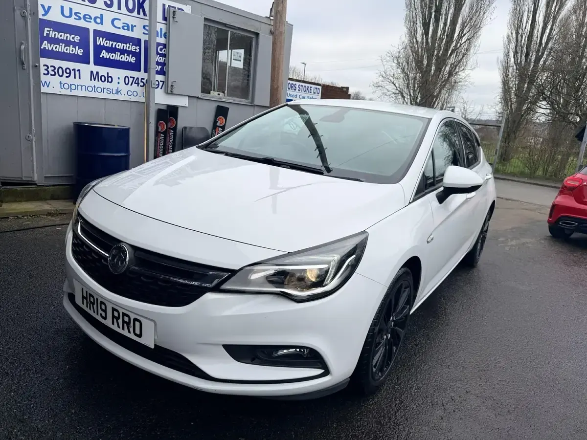 Used Vauxhall Astra S 150 HP (110 kW) 2019 White Hatchback