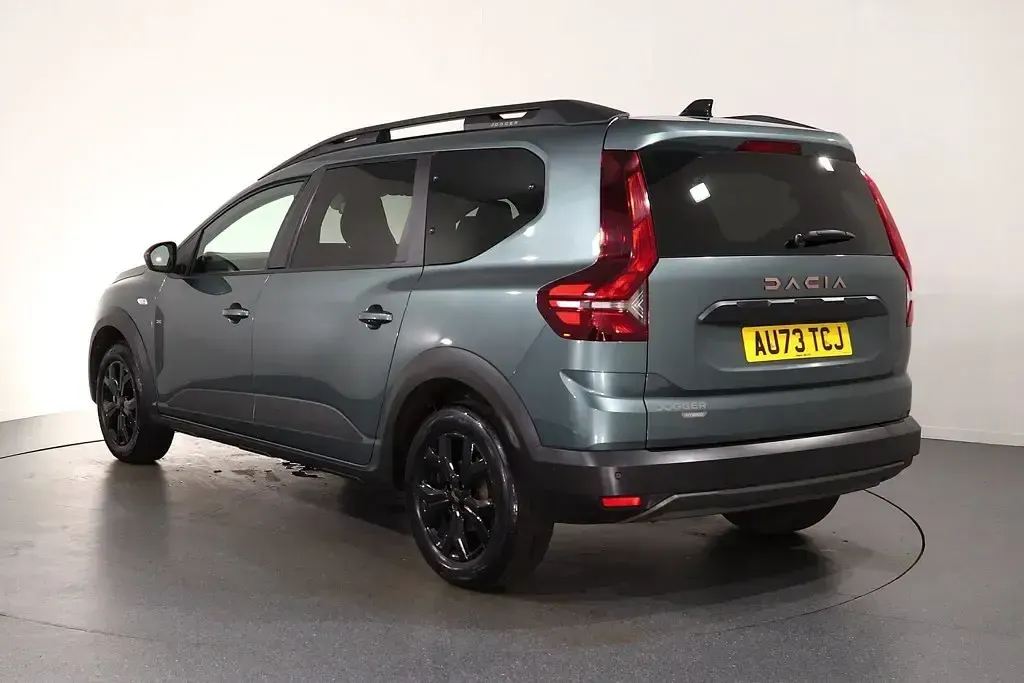 Used Dacia Jogger Extreme 141 HP (103 kW) 2023 Green MPV