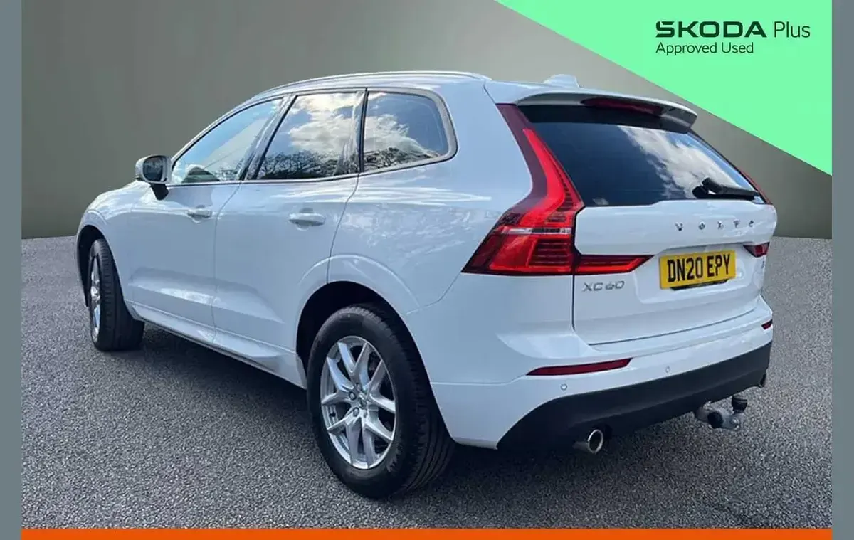 Usado Volvo XC60 Momentum 194 CV (142 kW) 2020 Blanco SUV
