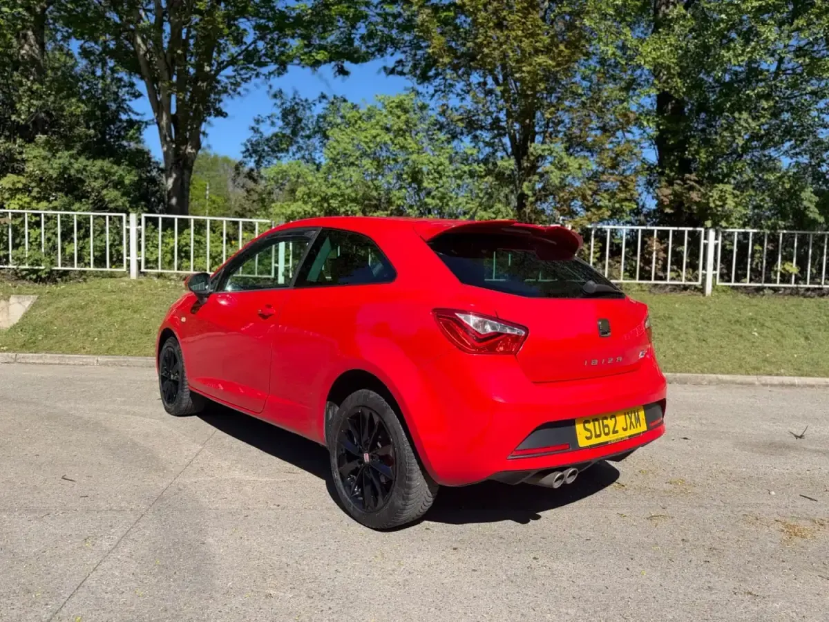Używany Seat Ibiza FR 2012 Czerwony Hatchback