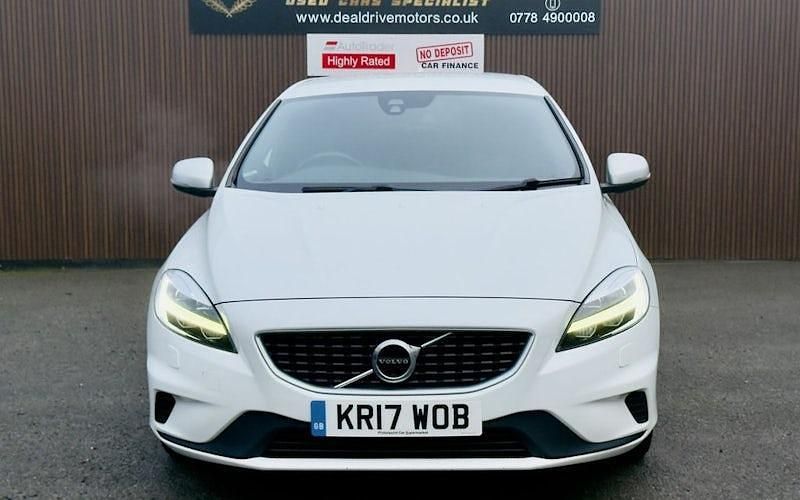 Used Volvo V40 R-Design 150 HP (110 kW) 2019 Hatchback