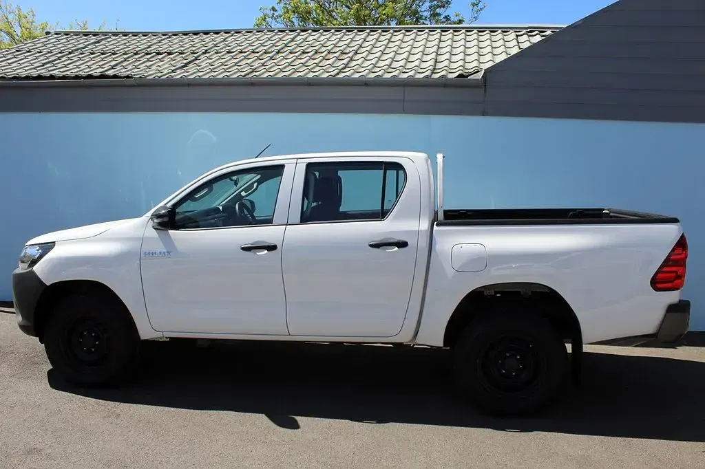 Używany Toyota HiLux Active 150 KM (110 kW) 2020 Biały Pickup