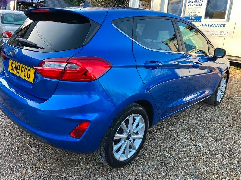 Used Ford Fiesta Titanium 100 HP (73 kW) 2019 Blue Hatchback