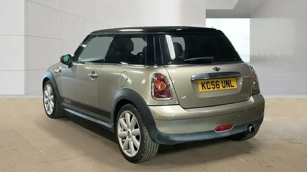 Used Mini Cooper Hatch 120 HP (88 kW) 2007 Silver Hatchback