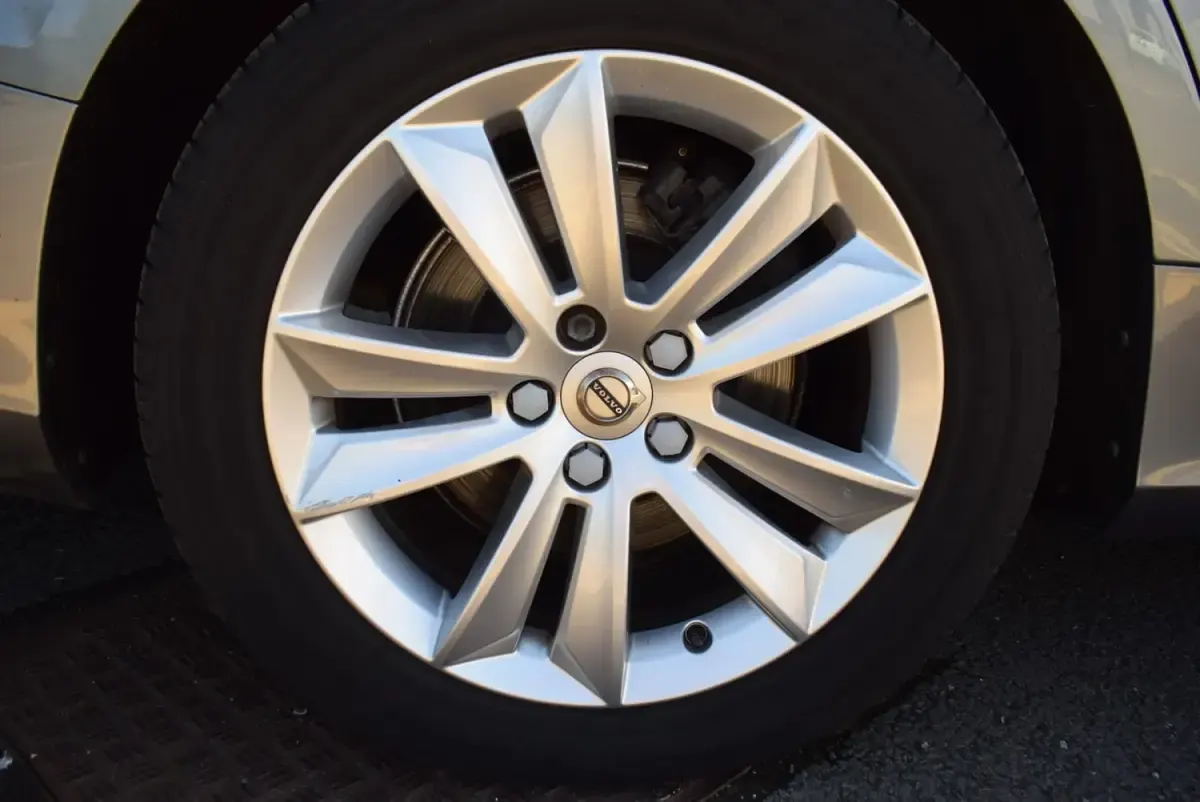 Usado Volvo V60 Momentum 2018 Gris Familiar