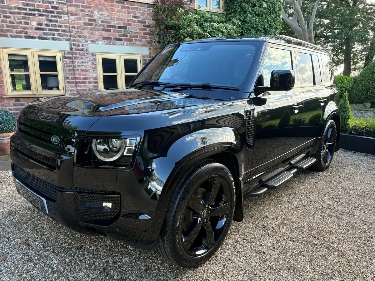 Used Land Rover Defender 250 HP (183 kW) 2024 Black SUV