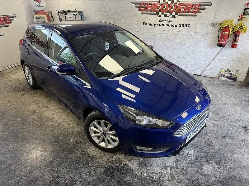 Begagnad Ford Focus Titanium 2016 Blå Halvkombi