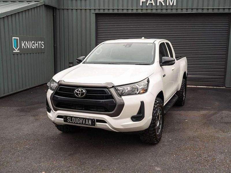 Used Toyota HiLux Active 204 HP (150 kW) 2025 White Pickup