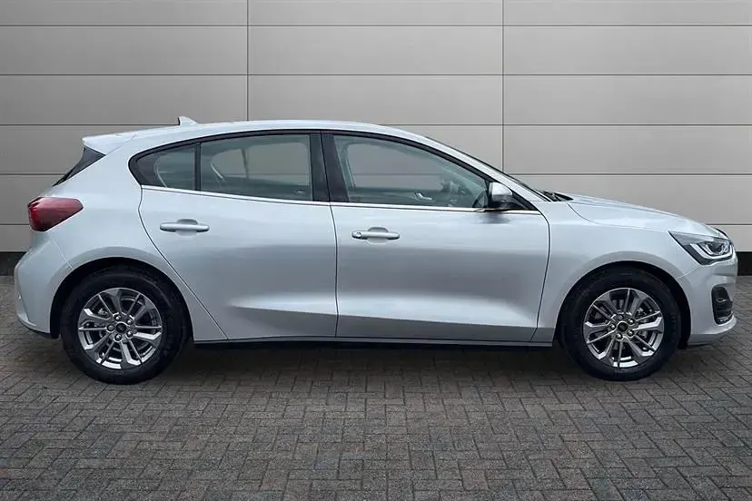 Usado Ford Focus Titanium 125 HP (91 kW) 2024 Prateado Citadino