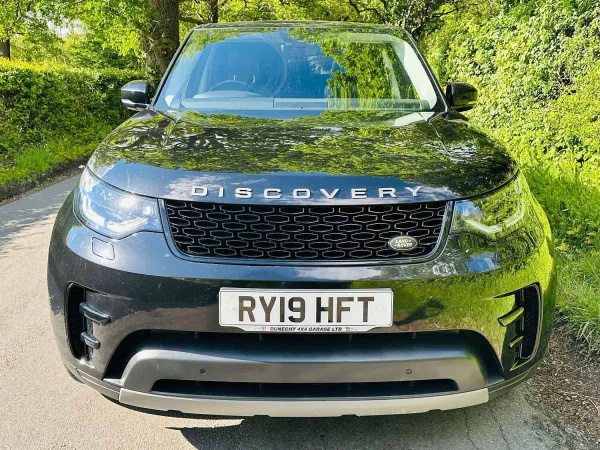 Used Land Rover Discovery 301 HP (221 kW) 2019 Black SUV