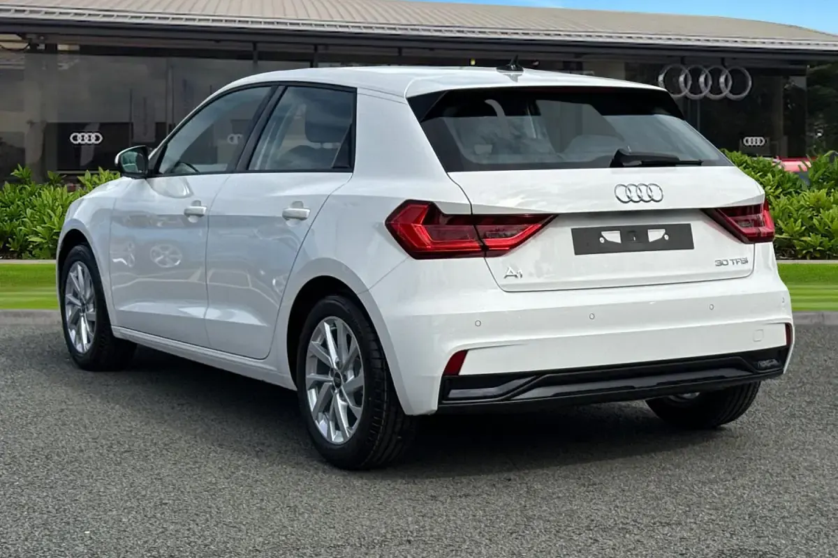Ny Audi A1 Sportback Sport 2026 Vit Halvkombi