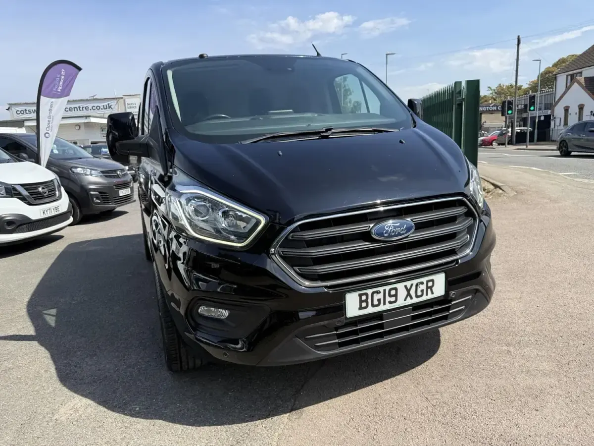 Used Ford Transit Custom Limited 130 HP (95 kW) 2019 Black Van