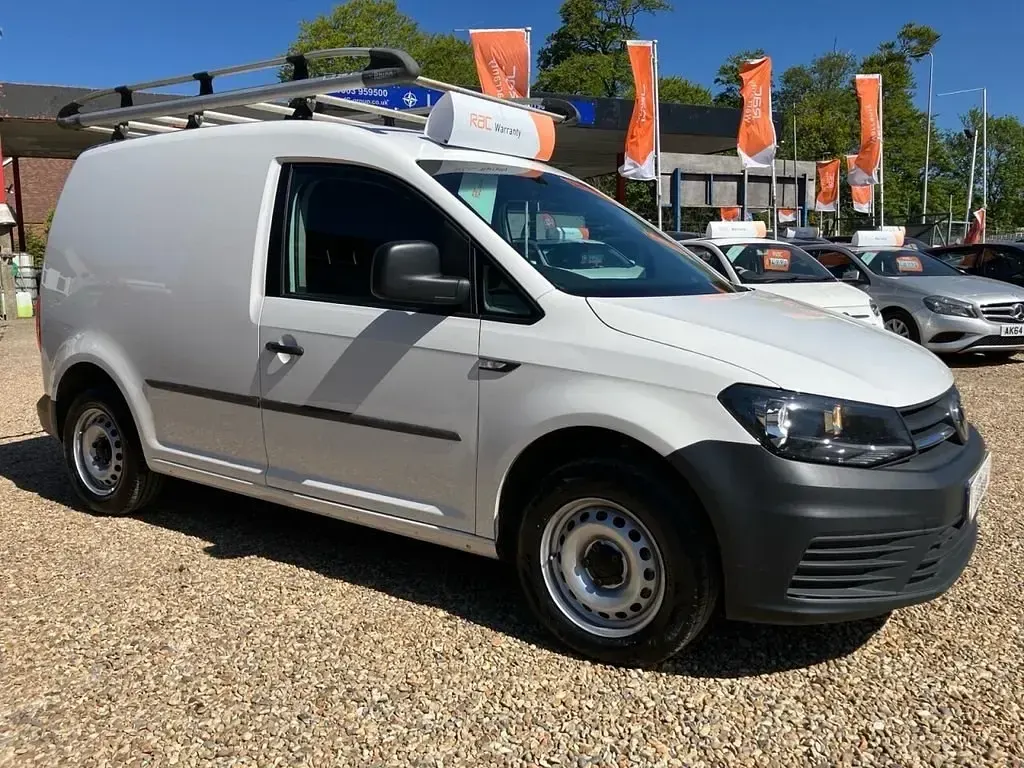 Usado VW Caddy Startline 102 CV (75 kW) 2018 Blanco Monovolumen