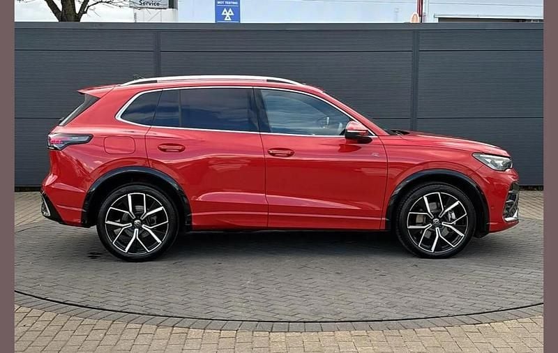 Used VW Tiguan R-line 150 HP (110 kW) 2025 Red SUV