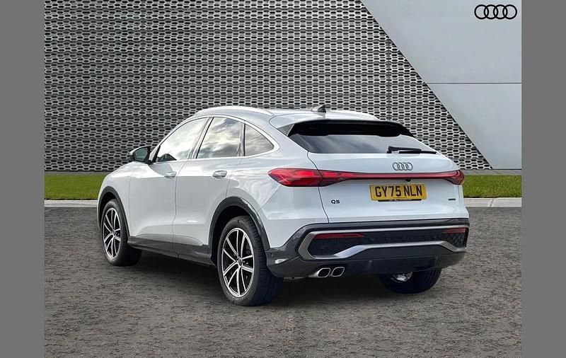 Used Audi Q5 Sportback Advanced 200 HP (147 kW) 2025 White SUV