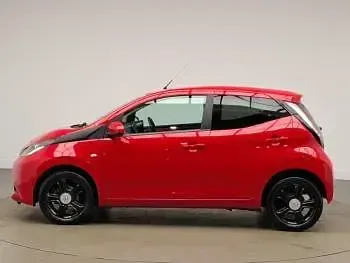 Used Toyota Aygo X-clusiv 68 HP (50 kW) 2017 Red Hatchback
