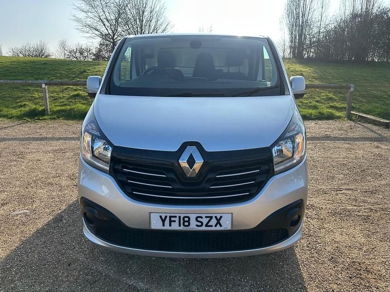 Used Renault Trafic 2018 Silver MPV
