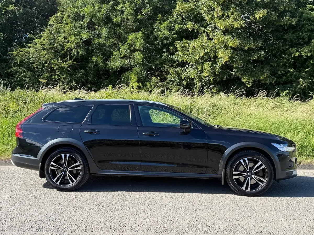 Used Volvo V90 CC 195 HP (143 kW) 2021 Black Estate