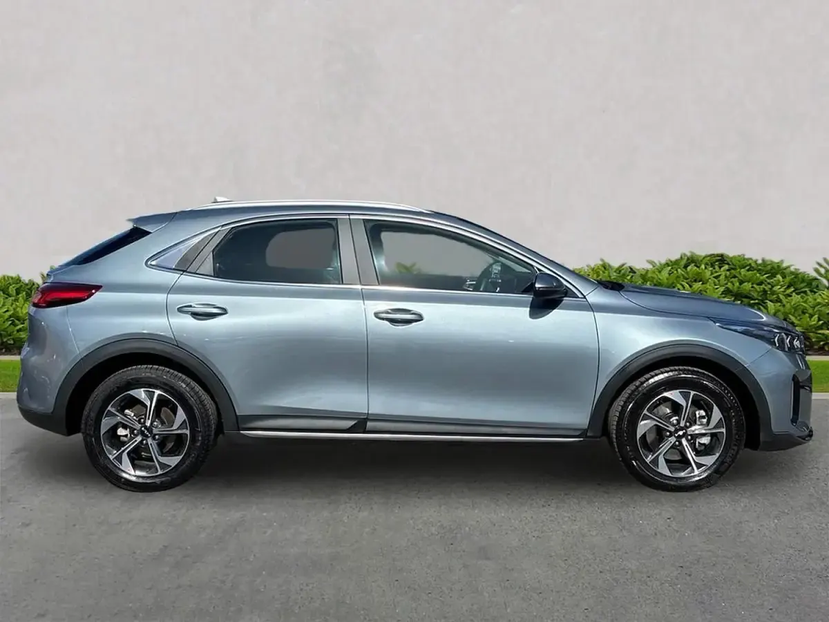 Usado Kia XCeed 2025 Plateado SUV