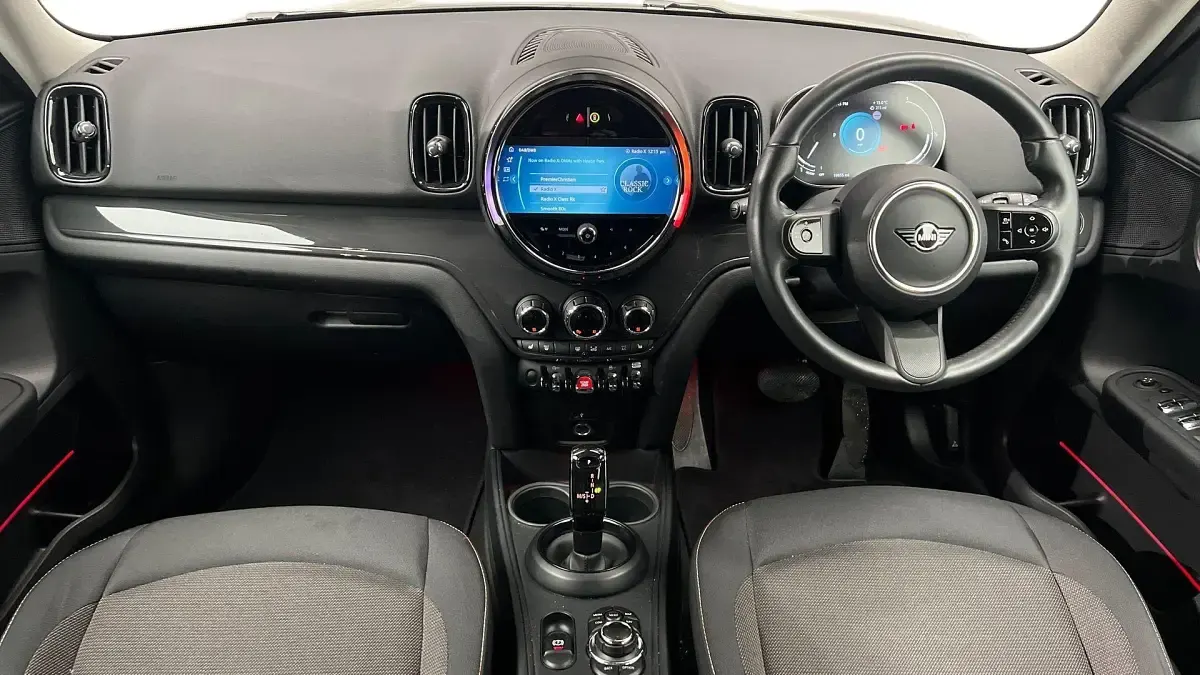 Usado Mini Cooper Countryman Classic 134 CV (98 kW) 2023 Plateado SUV