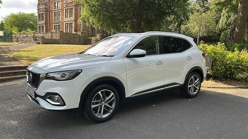 White Used 2022 MG HS Exclusive SUV | £16,999 (Fair price) - Image 1/2