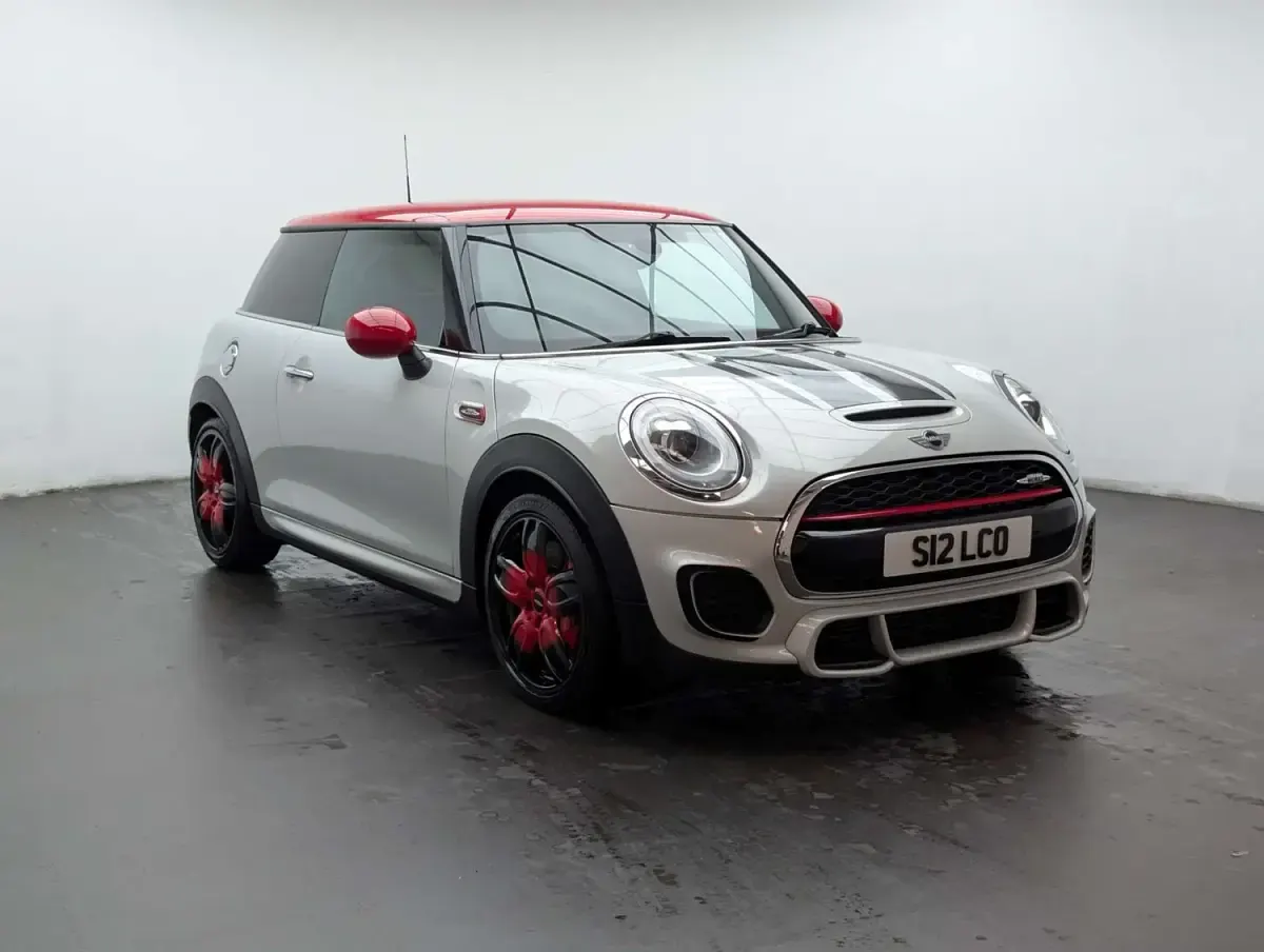 Usado Mini John Cooper Works Hatch 231 CV (169 kW) 2018 Plateado Utilitario