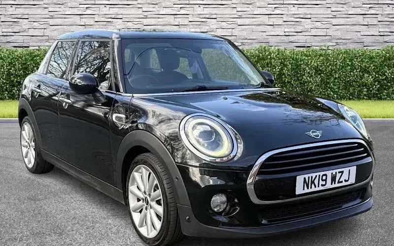 Usado Mini Cooper Classic 136 HP (100 kW) 2019 Citadino