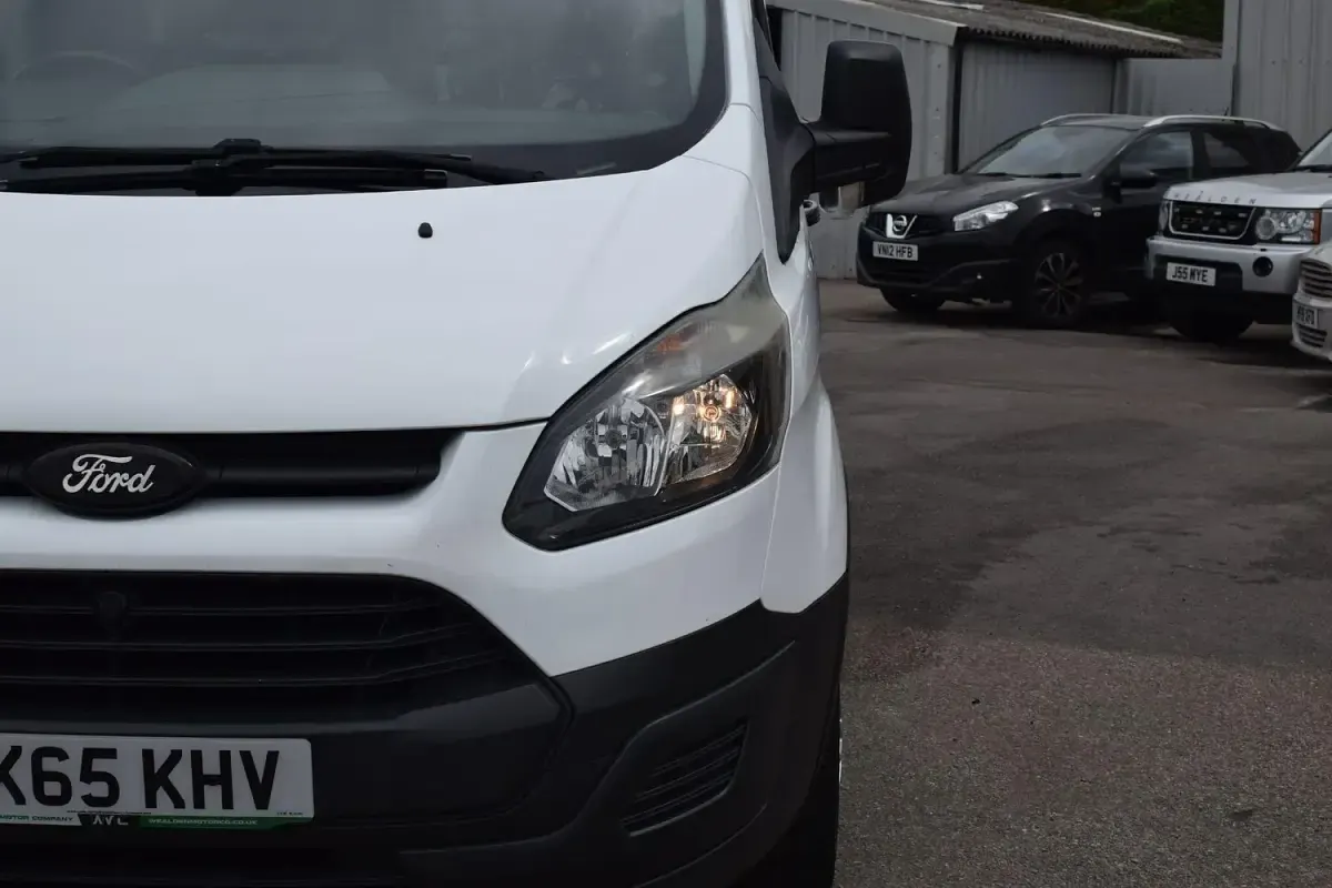 Used Ford Transit Custom 100 HP (73 kW) 2015 White Van